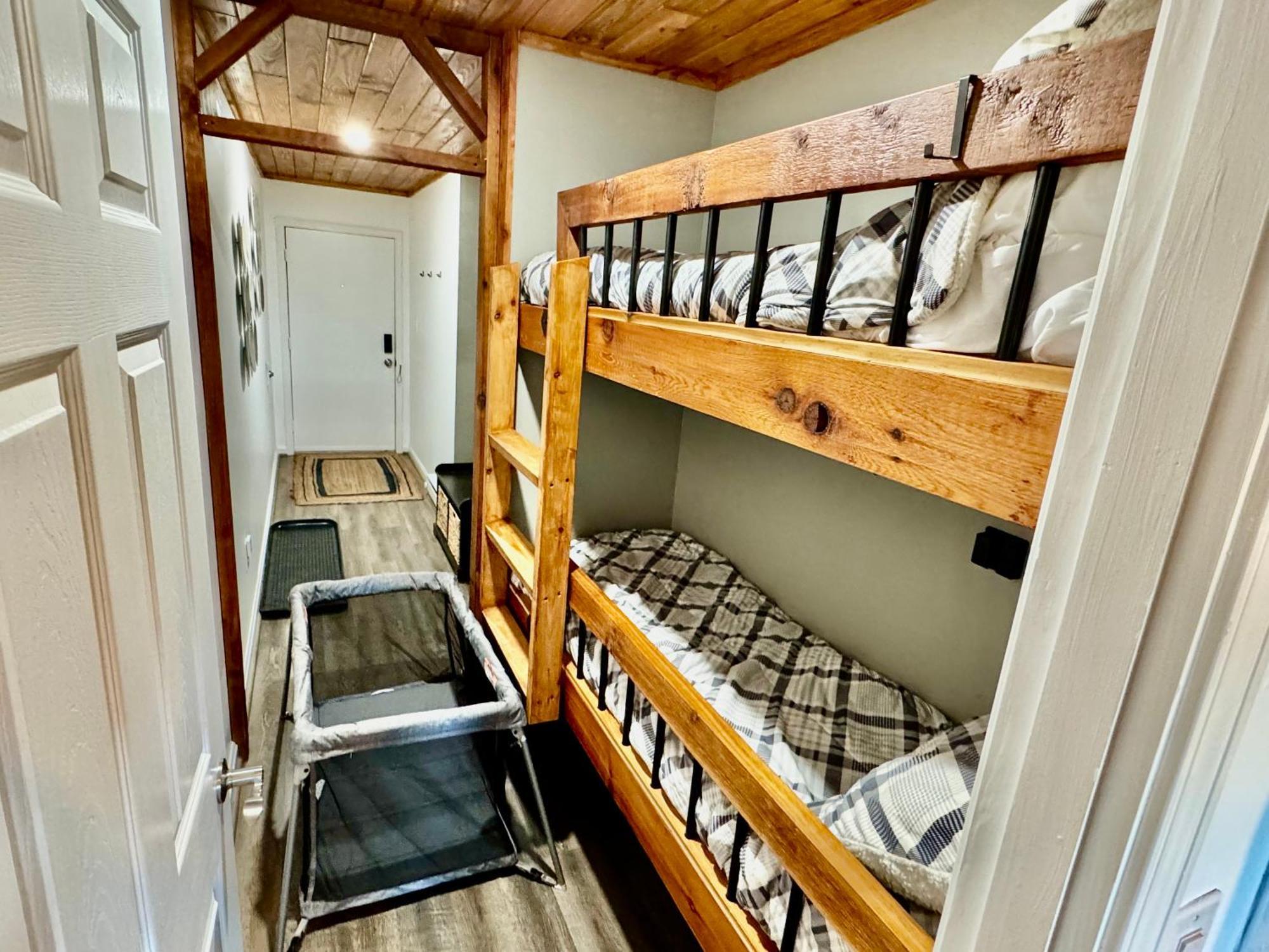 שוגר מאונטיין The Sugar Suite - Renovated With A View! Ac! Pool, Hot Tub, Sauna, Gym, Ev מראה חיצוני תמונה